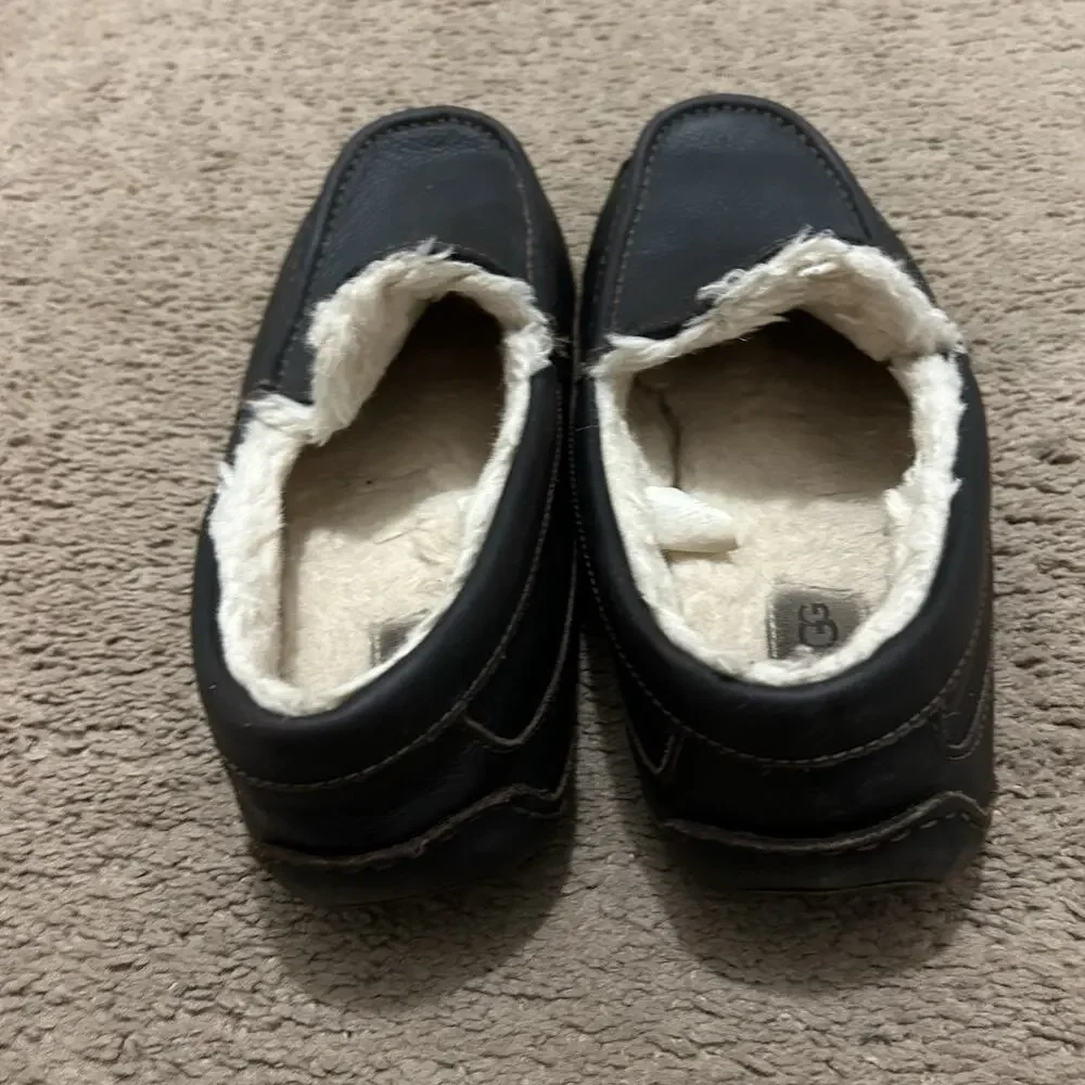 UGG Ascot 5379B Men’s Black Leather Slippers Size 11 Wool Lined